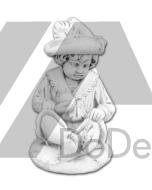 Figurka ogroodwa chłopiec w kapeluszu